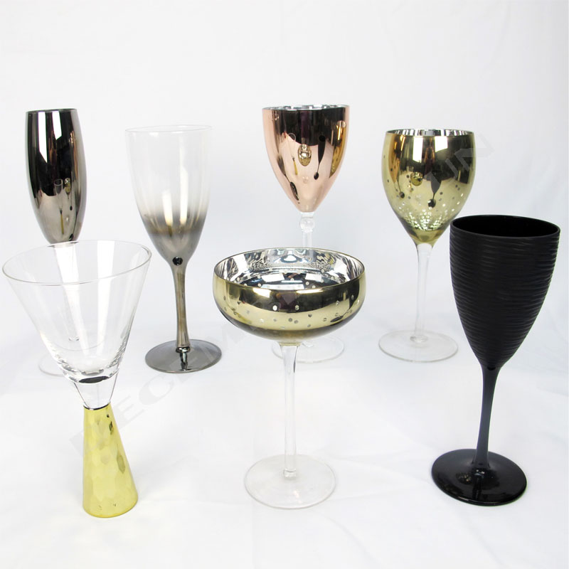 Typické kvalitní pití šampaňského poháru vína skla